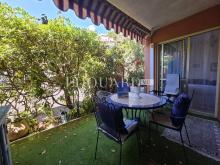 Sur la commune de Roquebrune Cap Martin, deux pièces à vendre avec grande terrasse, jardin et parking