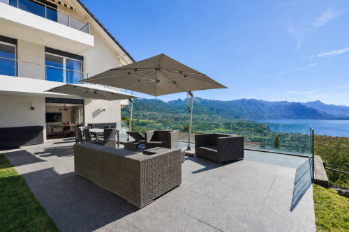 Duplex aux allures de villa avec vue imprenable sur le lac