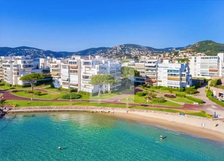 Rare à la Vente – 3 Pièces Vue Mer en Accès Direct Plage