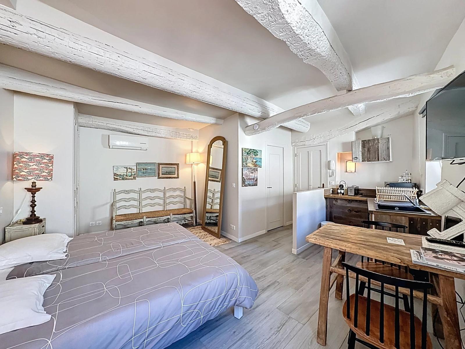 CANNES - SUQUET - Immeuble 3 Appartements