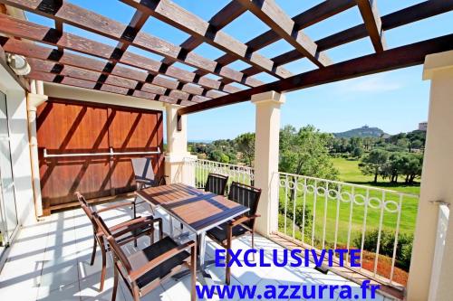 AGAY CAP ESTEREL ALLEE DES FLEURS DEUX PIECES DERNIER ETAGE. PARKING
