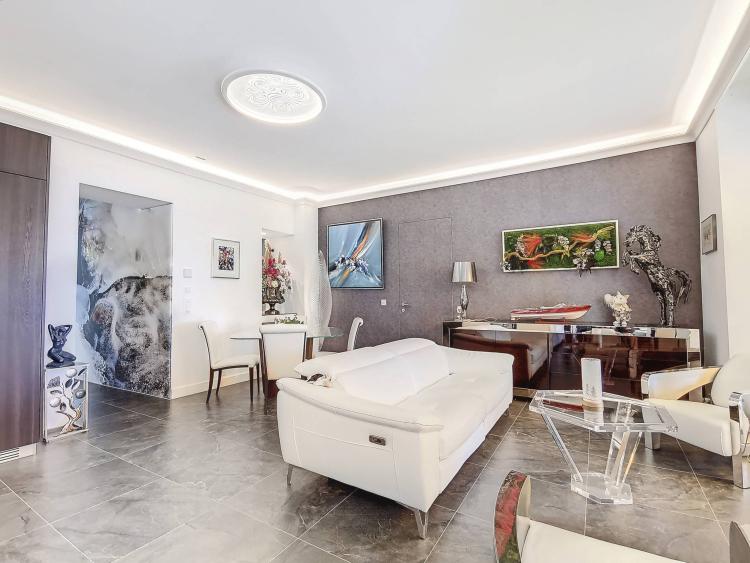 Unique ! Spacieux appartement de 3,5 pièces avec jardin, pieds dans l'eau