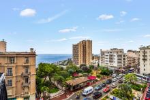 LE CONTINENTAL: 3 pièces à louer avec terrasse, vue dégagée et échappée mer