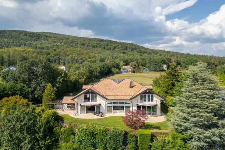 Propriété D'exception Avec Vue Panoramique Sur Le Lac Et Les Alpes