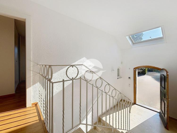 Superbe villa jumelle de standing de 7.5 p. avec bouée d’amarrage