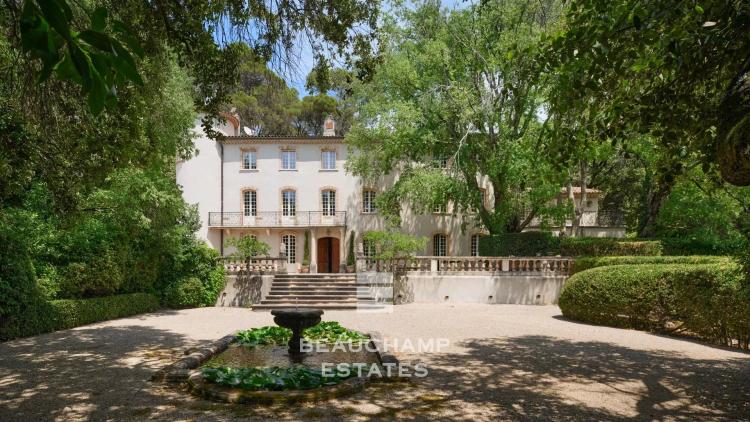 Château d'exception de 15 chambres au cœur d'un domaine préservé – Lorgues