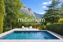 Villa contemporaine avec toit-terrasse et vue dégagée – Proche Genève