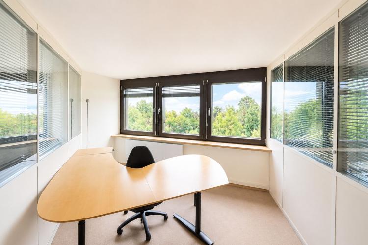 Business Center Premium – Bureaux d’Exception avec Vue sur le Lac