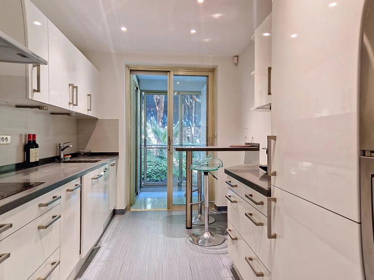 LE CANNET - GRAND APPARTEMENT T4 TRAVERSANT - PLEINE VUE MER