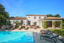 Élégante villa avec piscine, jardin et jacuzzi, à pied du centre de Saint-Tropez