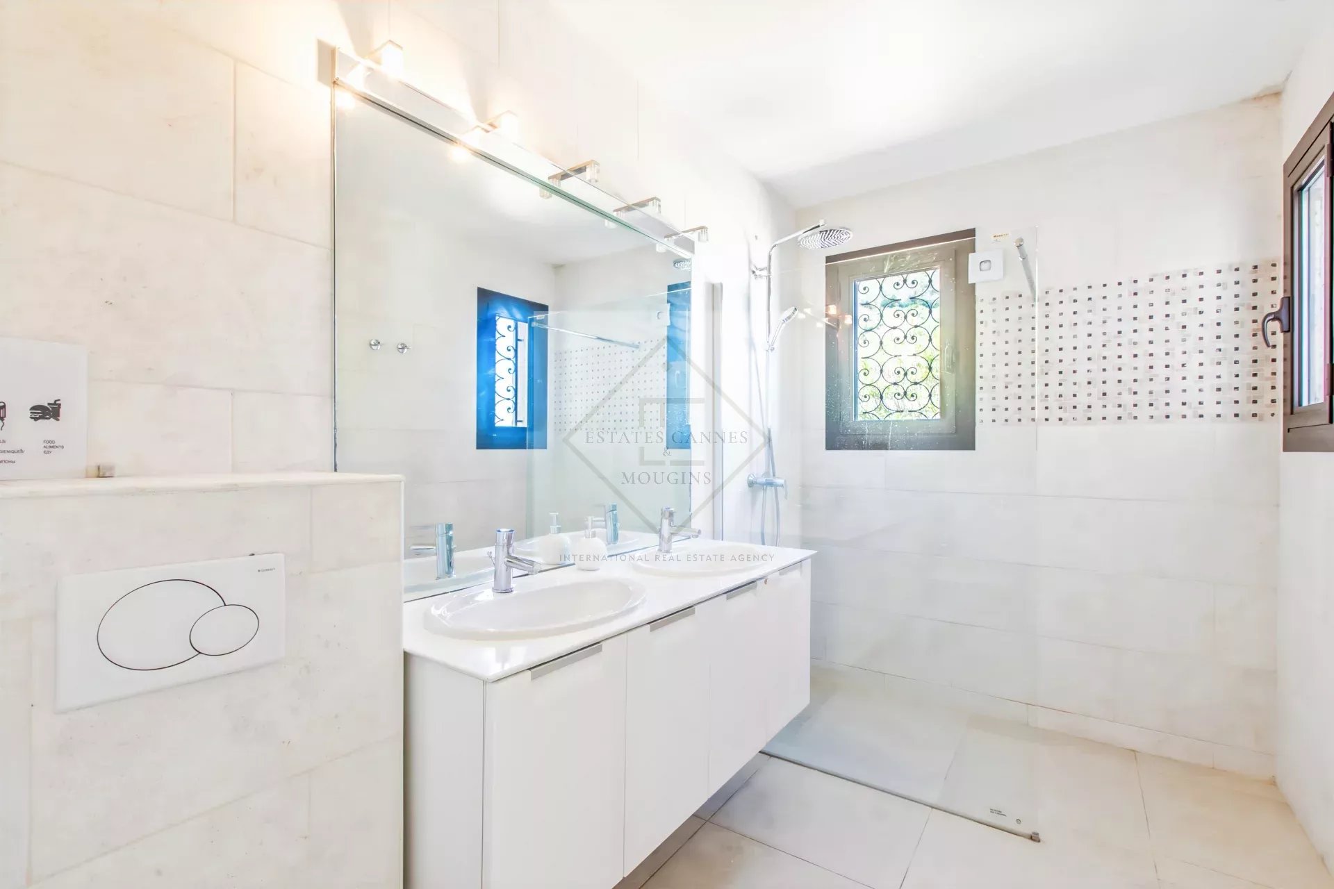 VUE MER PANORAMIQUE – UNE OPPORTUNITÉ RARE AUX PORTES DE CANNES