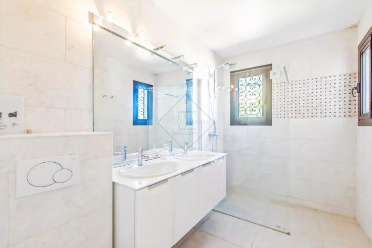 VUE MER PANORAMIQUE – UNE OPPORTUNITÉ RARE AUX PORTES DE CANNES