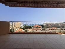 En exclusivité trois pièces avec vaste terrasse, splendide vue mer et double garage, dans immeuble de standing