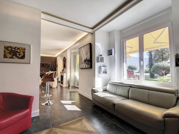 Unique ! Spacieux appartement de 3,5 pièces avec jardin, pieds dans l'eau