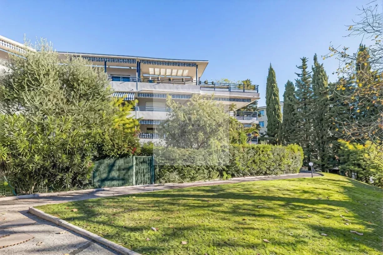 Appartement T2 à Cannes – Terrasse, piscine et résidence sécurisée