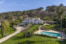 Une Proprieté Majestueuse au Cœur de Valbonne