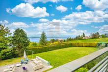 Maison d'architecte à Cologny avec piscine et vue lac