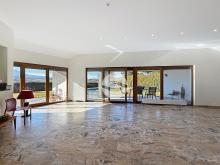 Magnifique et spacieuse villa contemporaine, avec vue dégagée!