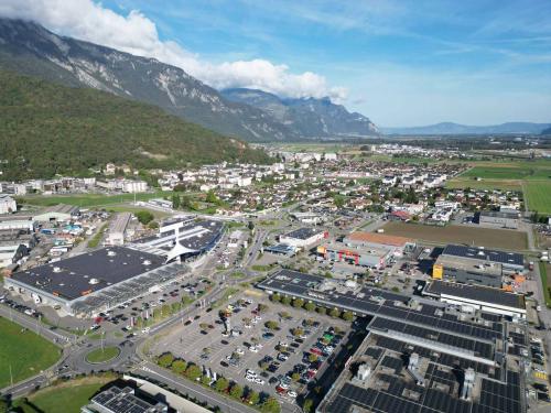 LOCAL COMMERCIAL - 600 M² - EXCELLENTE VISIBILITE