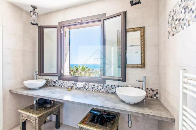 VUE MER PANORAMIQUE – UNE OPPORTUNITÉ RARE AUX PORTES DE CANNES