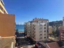 En exclusivité charmant studio finement rénové avec  balcon, vue mer latérale et possibilité garage