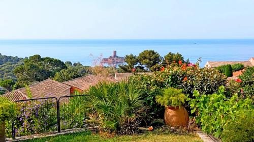 Villa Hameau de Cap Esterel avec vue mer et vue sur l'île d'or