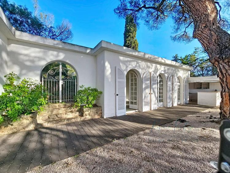 Propriété de caractère avec vue mer panoramique sur le Golfe de Saint-Tropez