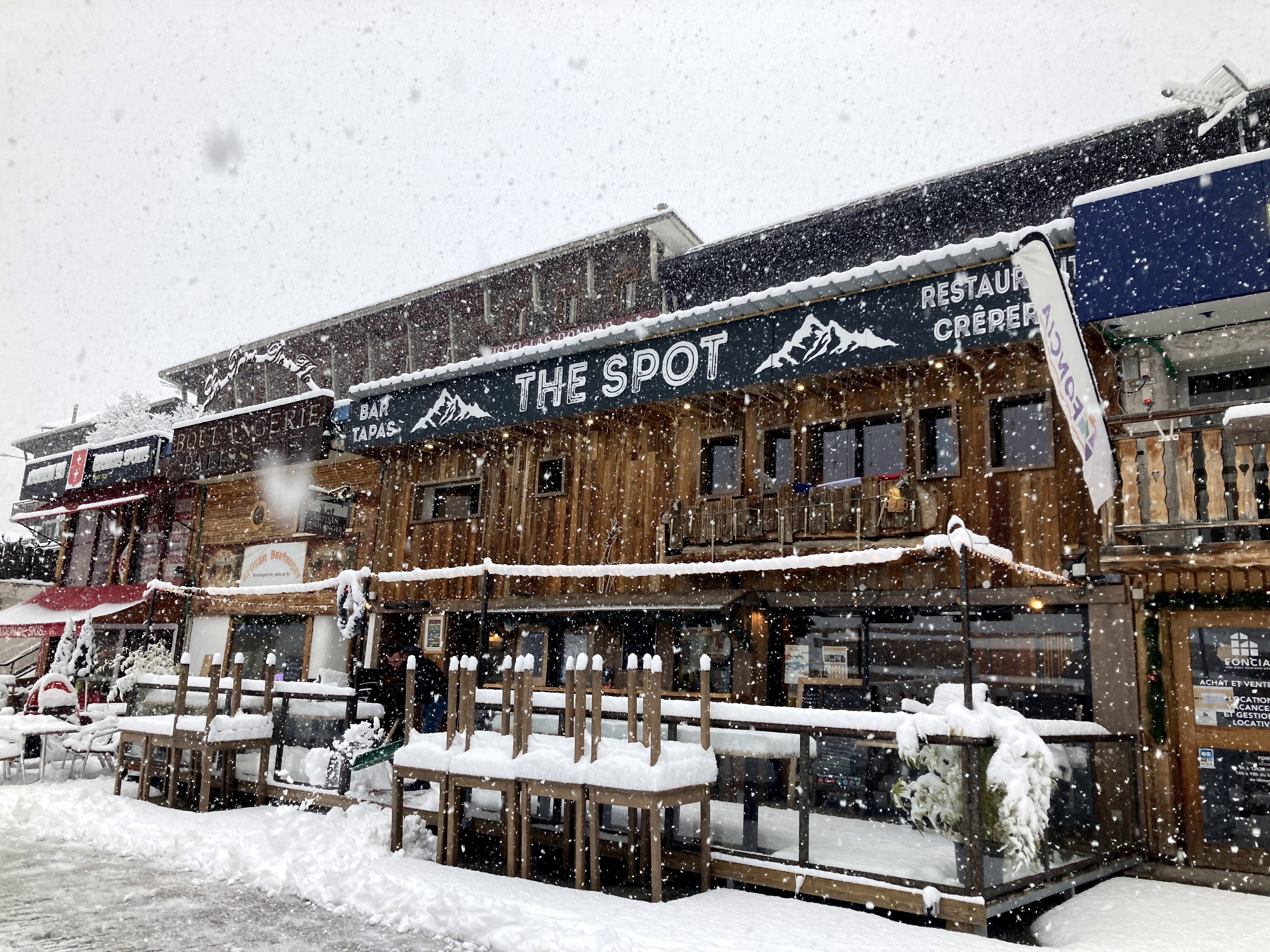 3Ucd9_the-spot-facade-1694594820.jpg