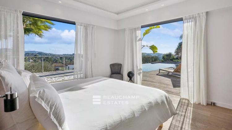 Mougins – Villa contemporaine avec vue mer panoramique