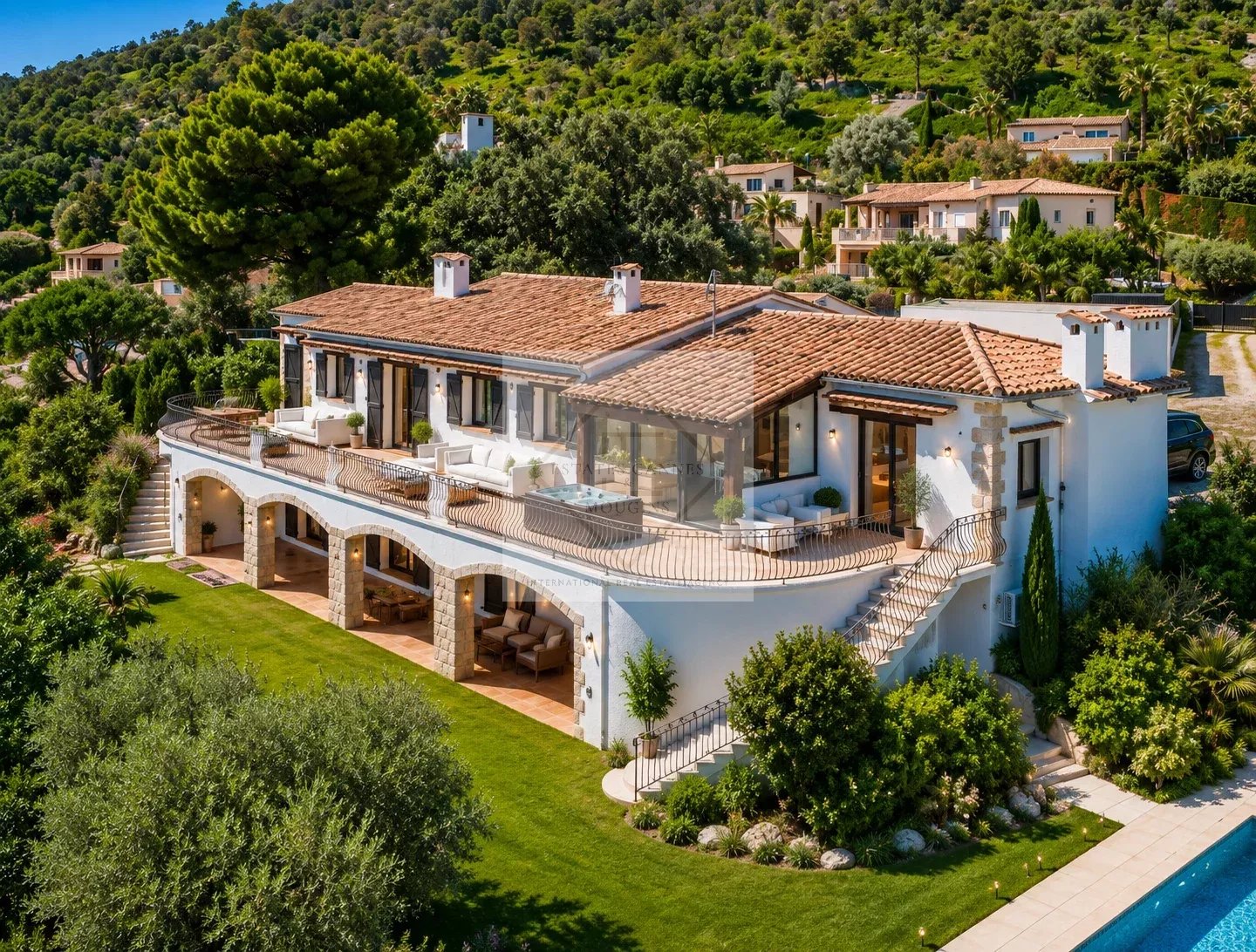 VUE MER PANORAMIQUE – UNE OPPORTUNITÉ RARE AUX PORTES DE CANNES