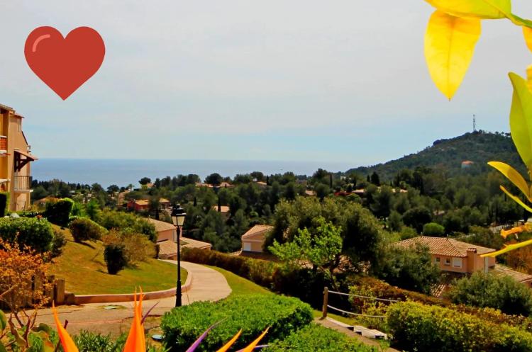 AGAY CAP ESTEREL grand T2 type large de 51m² habitables