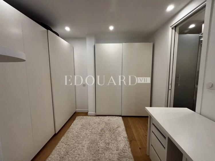 En exclusivité superbe trois pièces avec deux grandes terrasses et parking, limitrophe la Principauté de Monaco