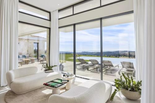 Roquefort-les-Pins – Villa contemporaine neuve avec vue mer exceptionnelle