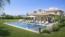 Villa contemporaine dans un domaine privé, à pieds du centre ville de Saint-Tropez et de la plage