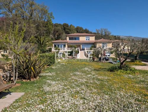 MAISON 9 PIÈCES DE 300 m² + GARAGE – CABRIS