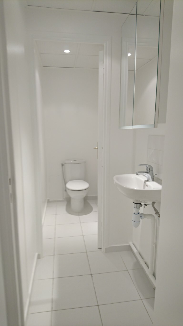 4OI5N_toilette-et-sas-moyen--1670858877.jpg