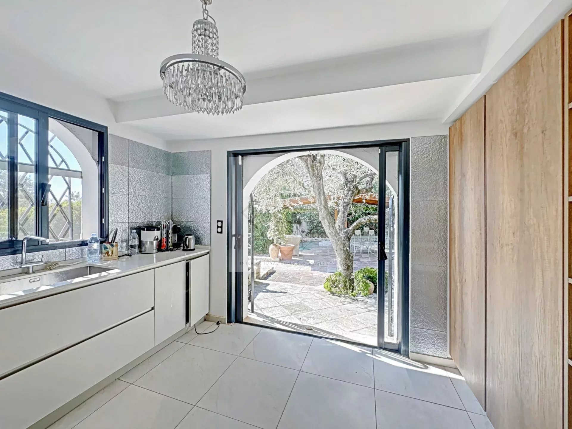 À VENDRE – VILLA D’EXCEPTION À CANNES – CALIFORNIE – VUE MER – PROCHE PLAGES