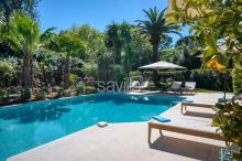 Villa de charme avec piscine et 6 suites proche du centre et accès facile aux plages