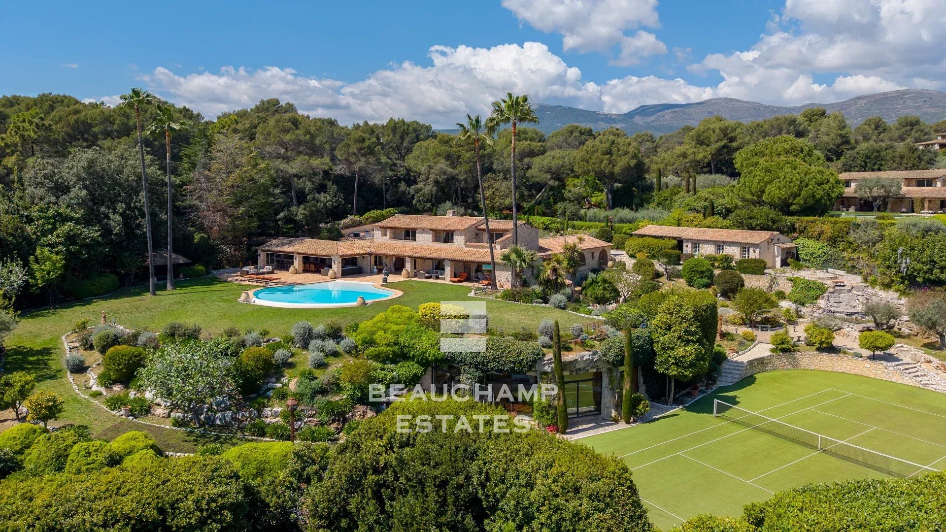 EXCLUSIVITÉ : Propriété d'Exception 9 chambres avec vue mer - La Colle-sur-Loup