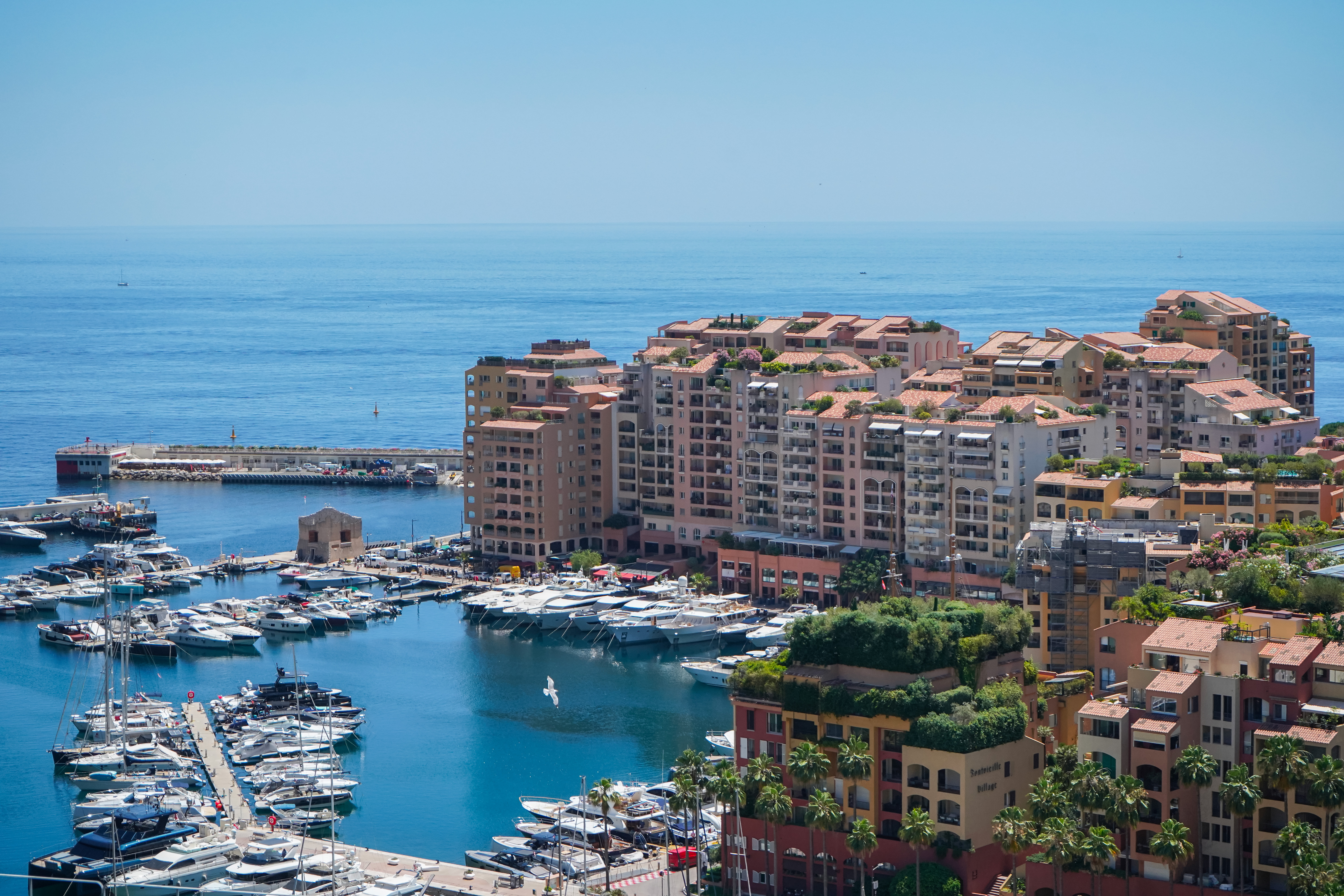 PORT DE FONTVIEILLE - STUDIO AVEC APERÇU MER
