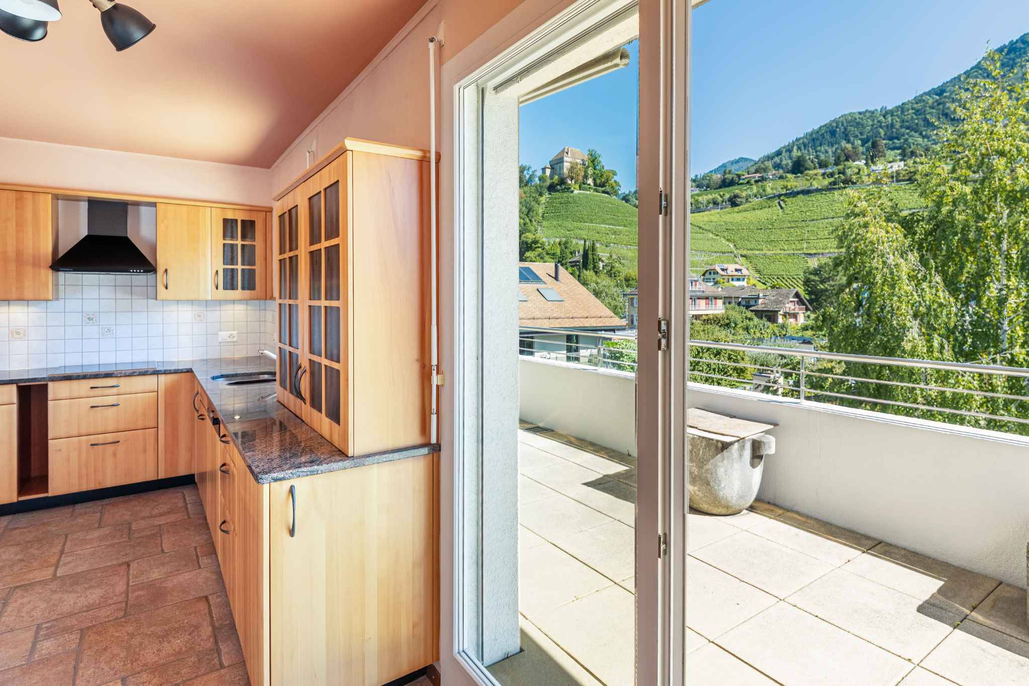 Attique de 4,5 pièces avec terrasse de 130 m² et vue sur le lac