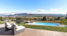 Charme et Sérénité : Villa individuelle avec piscine face aux vignobles