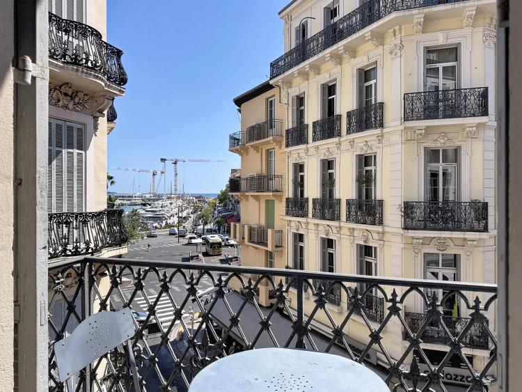 CANNES FORVILLE PALAIS 4P balcon vue mer