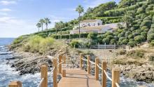 Villa pieds dans l’eau au coeur des Parcs de Saint-Tropez