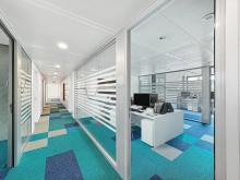 Bureaux spacieux à louer, emplacement stratégique proche de l'aéroport.