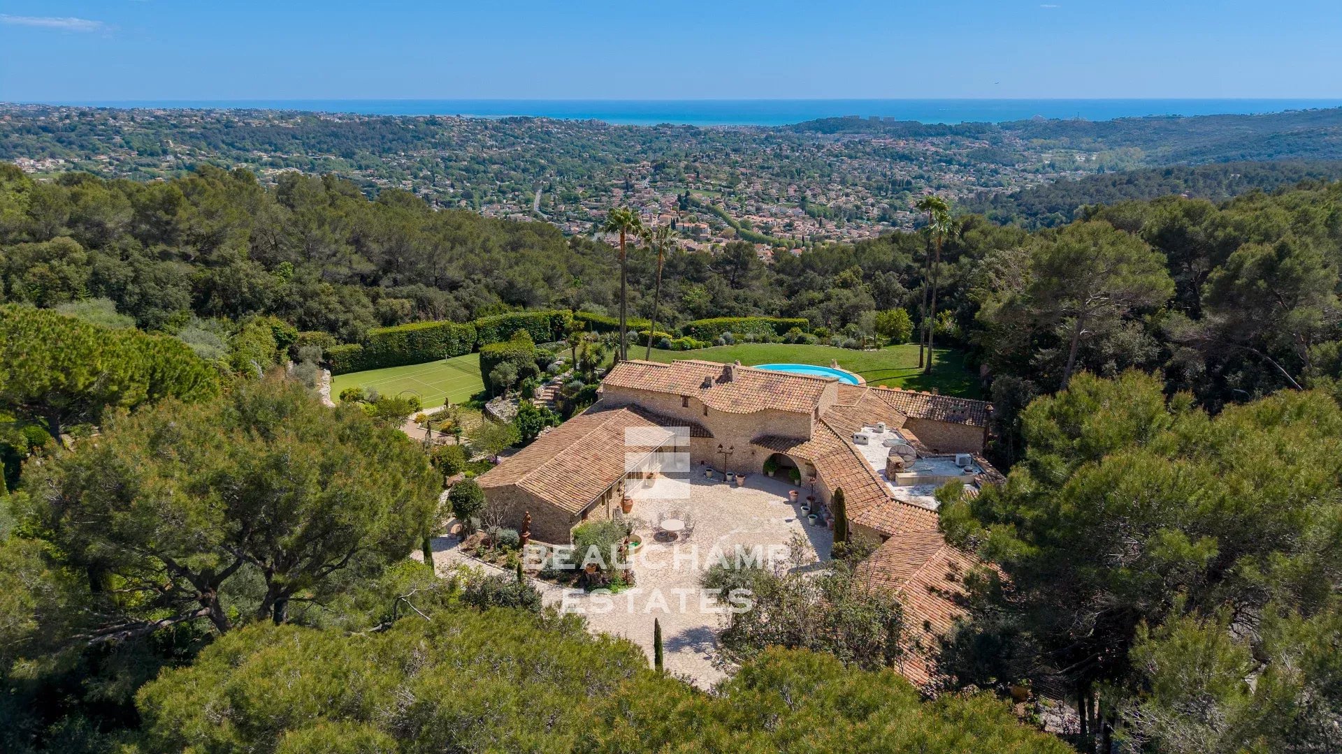 EXCLUSIVITÉ : Propriété d'Exception 9 chambres avec vue mer - La Colle-sur-Loup