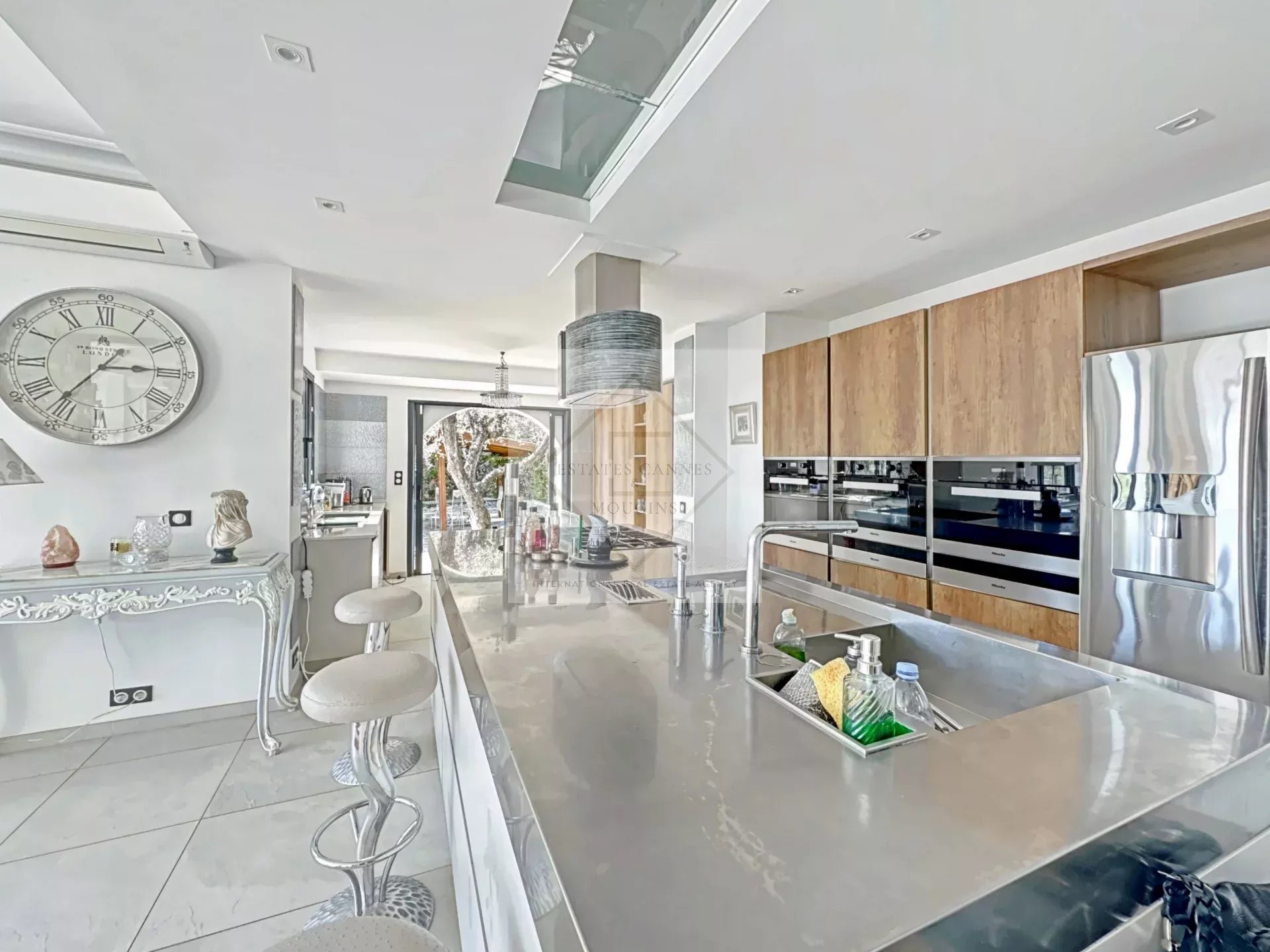 À VENDRE – VILLA D’EXCEPTION À CANNES – CALIFORNIE – VUE MER – PROCHE PLAGES