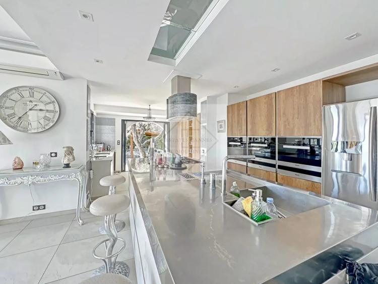 À VENDRE – VILLA D’EXCEPTION À CANNES – CALIFORNIE – VUE MER – PROCHE PLAGES