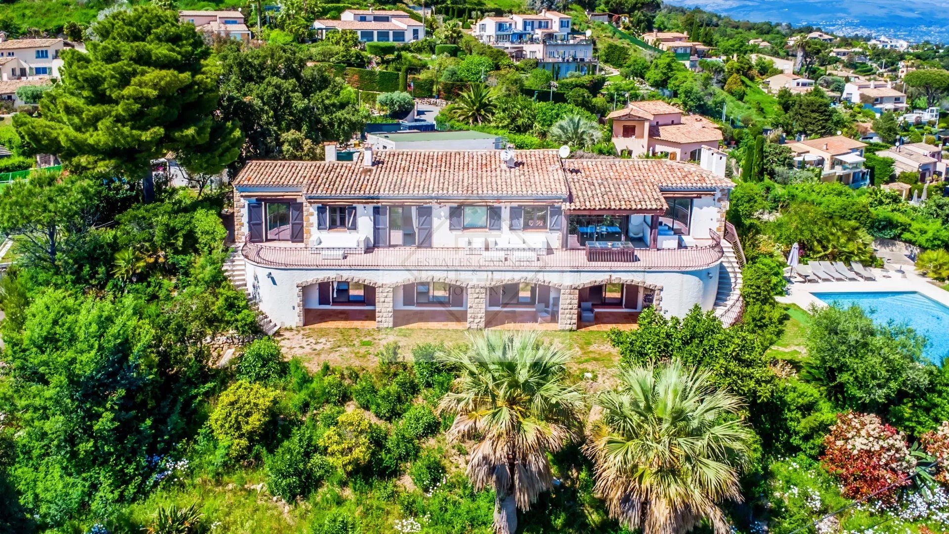 VUE MER PANORAMIQUE – UNE OPPORTUNITÉ RARE AUX PORTES DE CANNES