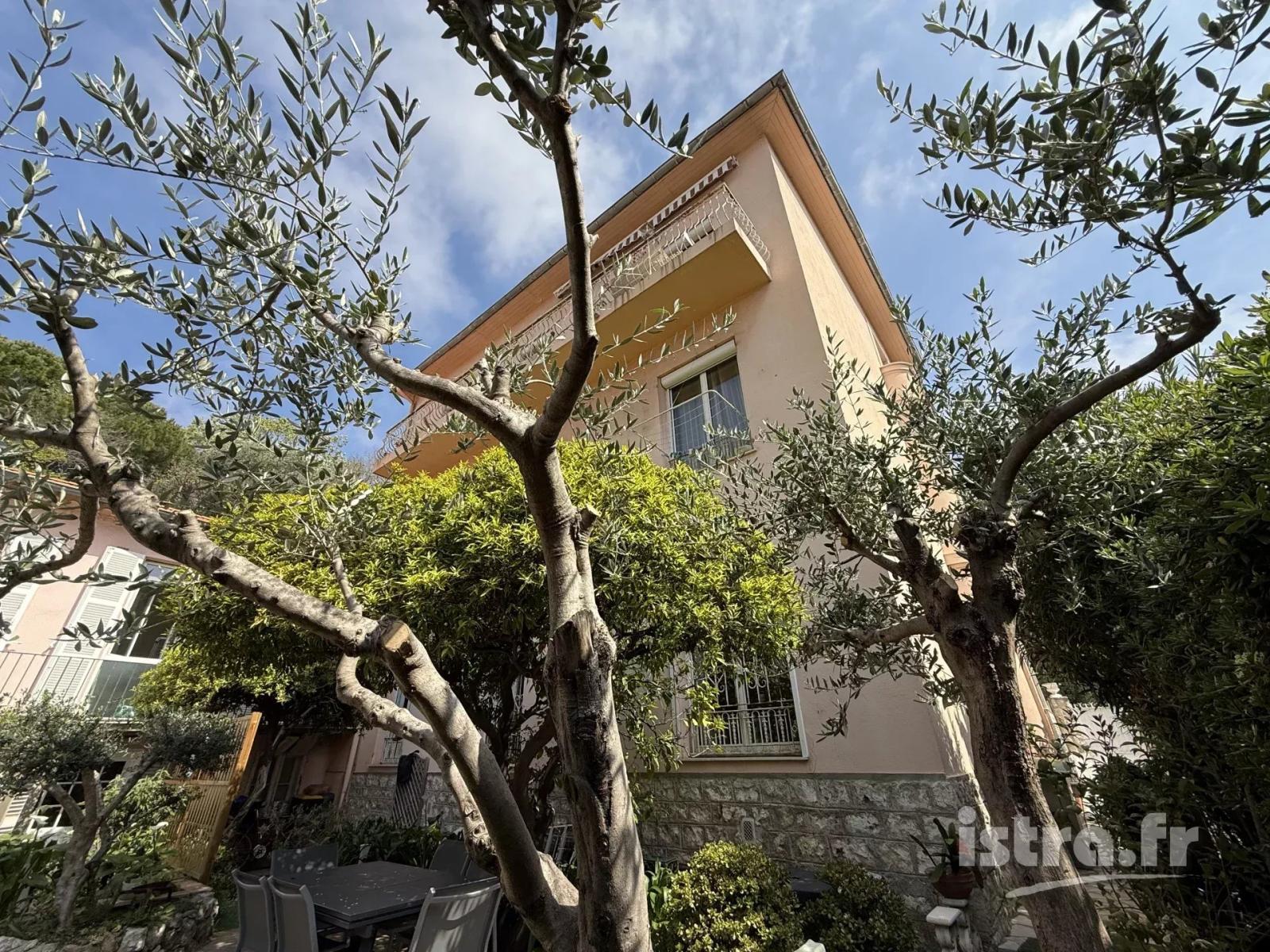 Nice Cimiez : Propriété de 435m² comprenant 6 appartements